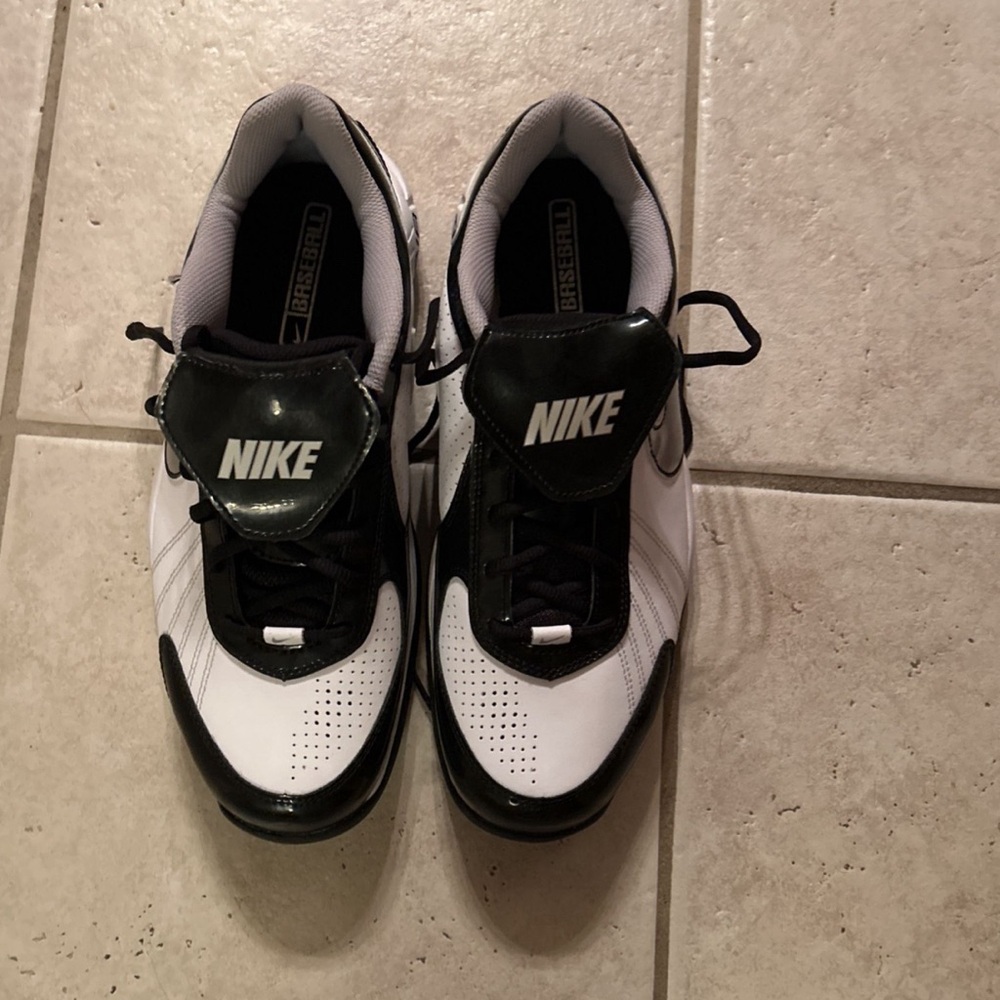 Baseball cleats